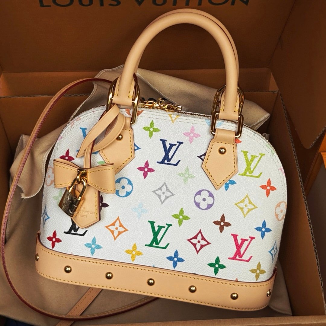LV白三彩貝殼包實拍圖純手工定制奢品正品級原單定制開模 LV白三彩貝殼包實拍圖純手工定制奢品正品級原單定制開模
