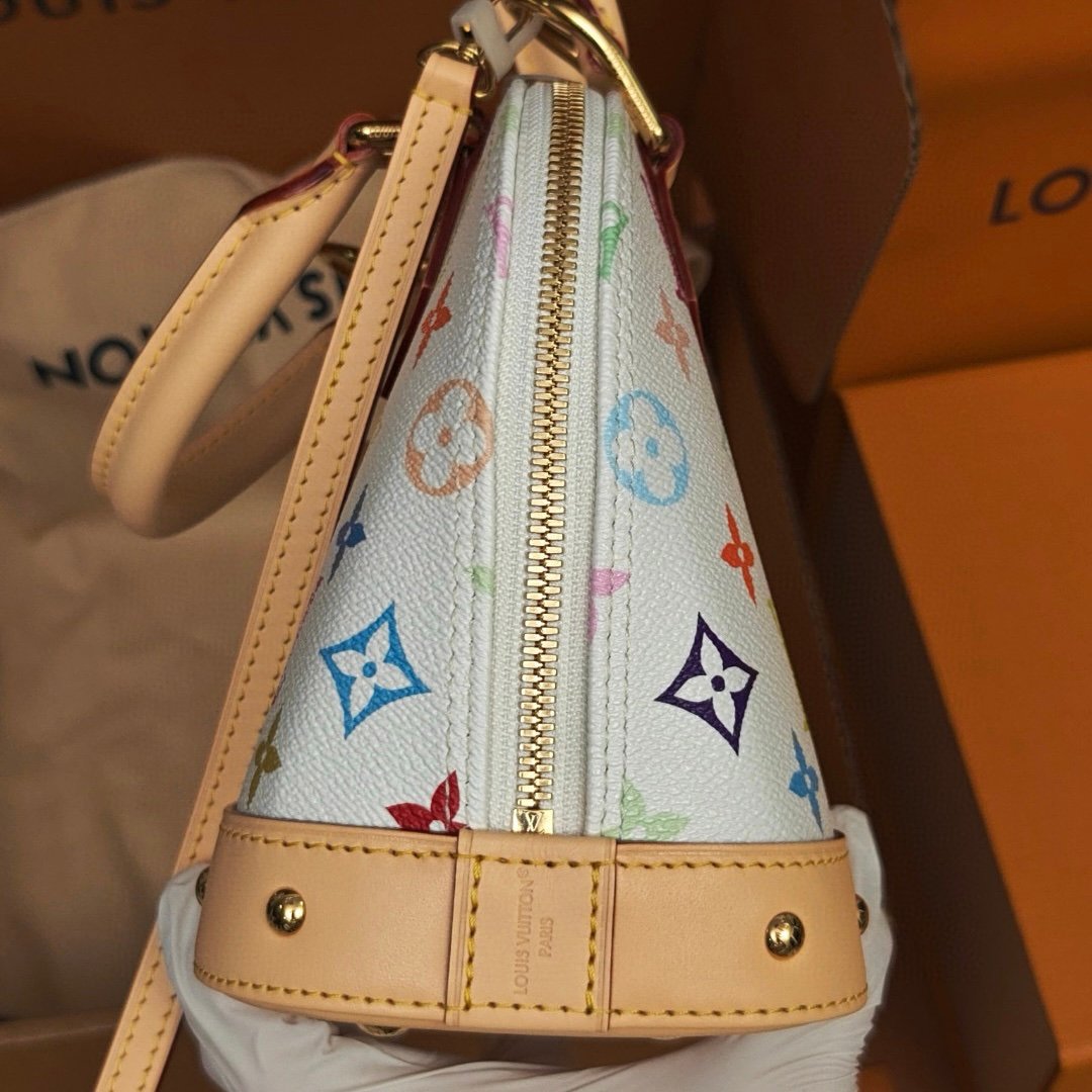 LV白三彩貝殼包實拍圖純手工定制奢品正品級原單定制開模 LV白三彩貝殼包實拍圖純手工定制奢品正品級原單定制開模