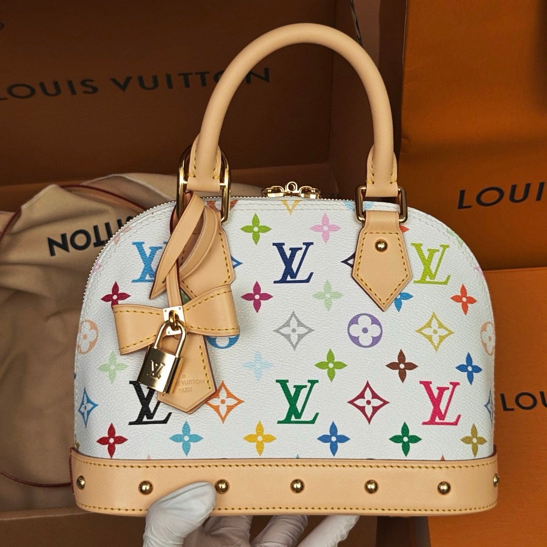 LV白三彩貝殼包實拍圖純手工定制奢品正品級原單定制開模 LV白三彩貝殼包實拍圖純手工定制奢品正品級原單定制開模