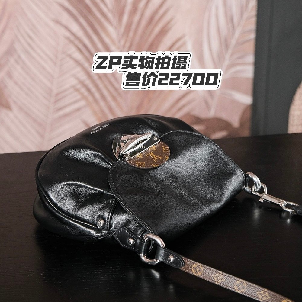 M12192(163C01)𝐒𝐔𝐍𝐒𝐄𝐓 𝐕𝐈𝐁𝐄晶片跳動碼元寶包系列 18.0 X 3.0 X 27.0厘米 18 𝐒𝐔𝐍𝐒𝐄𝐓 𝐕𝐈𝐁𝐄晶片跳动码元宝包系列实拍图纯手工定制奢品正品高仿LVlv