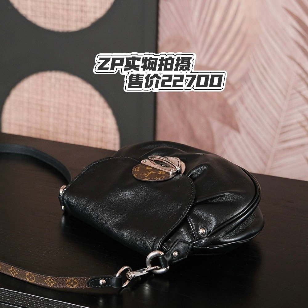 M12192(163C01)𝐒𝐔𝐍𝐒𝐄𝐓 𝐕𝐈𝐁𝐄晶片跳動碼元寶包系列 18.0 X 3.0 X 27.0厘米 22 𝐒𝐔𝐍𝐒𝐄𝐓 𝐕𝐈𝐁𝐄晶片跳动码元宝包系列实拍图纯手工定制奢品正品高仿LVlv