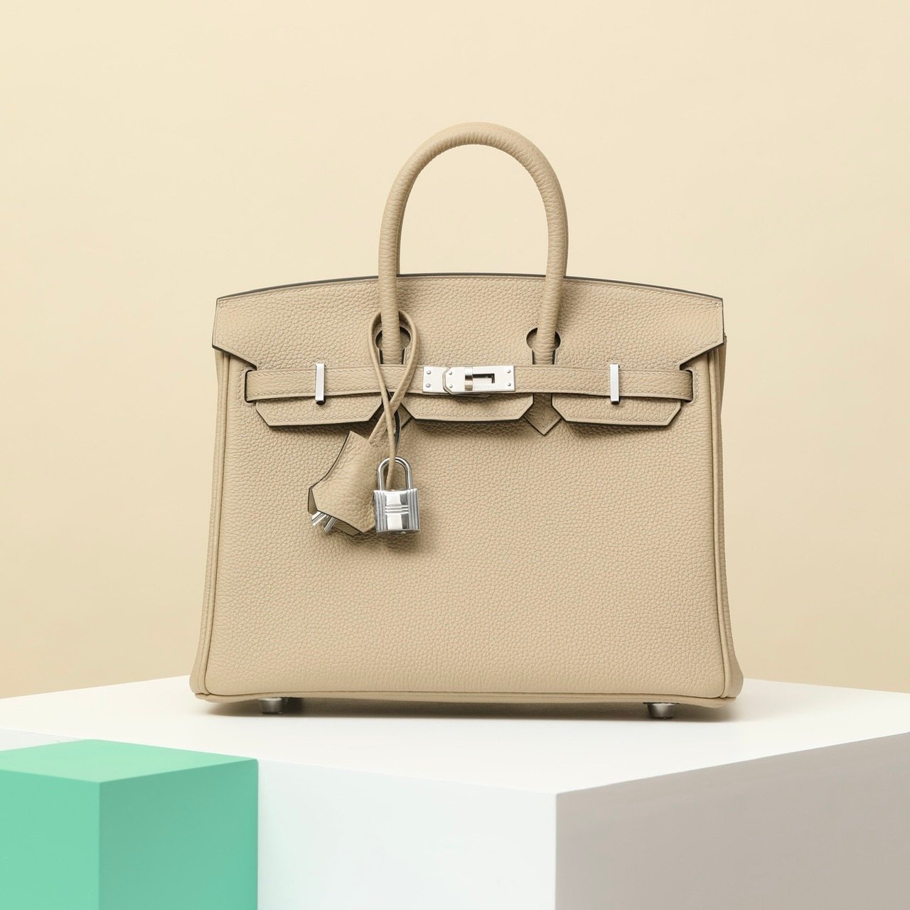 純手工定制奢品正品級原單定制開模愛馬仕HARMAS BIRKIN25愛馬仕鉑金包1：1vva純手工定制奢品正品級原單定制開模愛馬仕HARMAS BIRKIN25愛馬仕鉑金包實拍S2風衣灰 銀扣 Togo皮