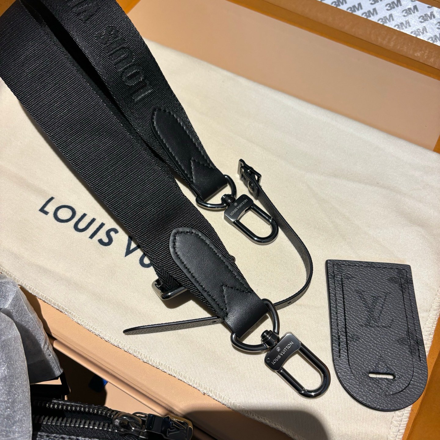 帶子細節實拍 M46271(163C01)黑色keepall25男士枕頭包