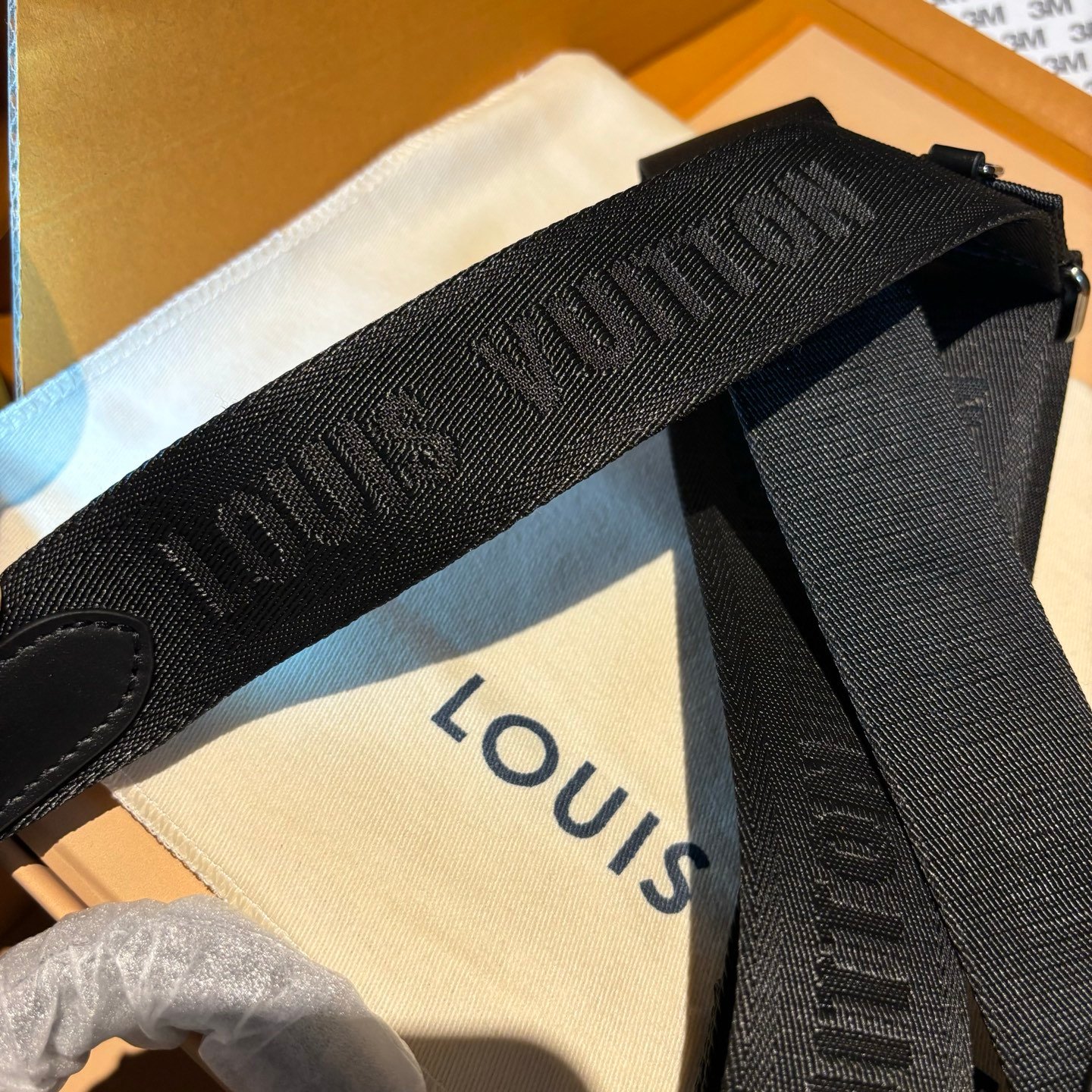 帶子細節實拍2 M46271(163C01)黑色keepall25男士枕頭包