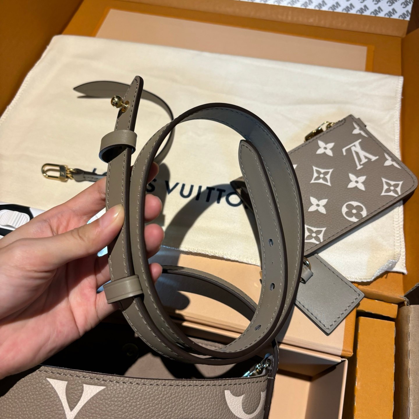 M13045(163C01)大象灰ALL IN BB手袋菜籃子 16 × 18 × 12 厘米(長 × 高 × 寬) 3 微信图片 20260802143513