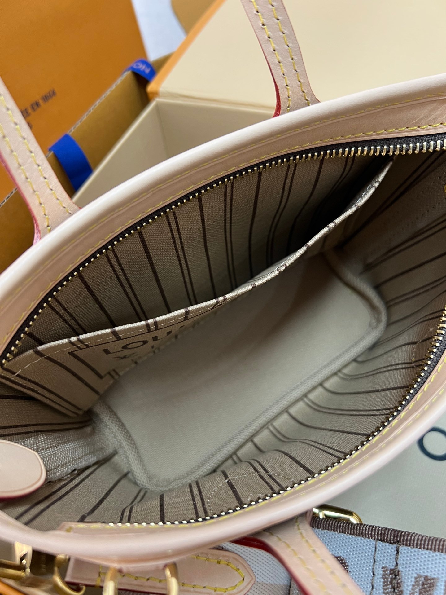 M46705(163C01)老花NEVERFULL BB托特包 24 × 14 × 9 公分 (長度 × 高 × 寬) 11 微信图片 20260802152954