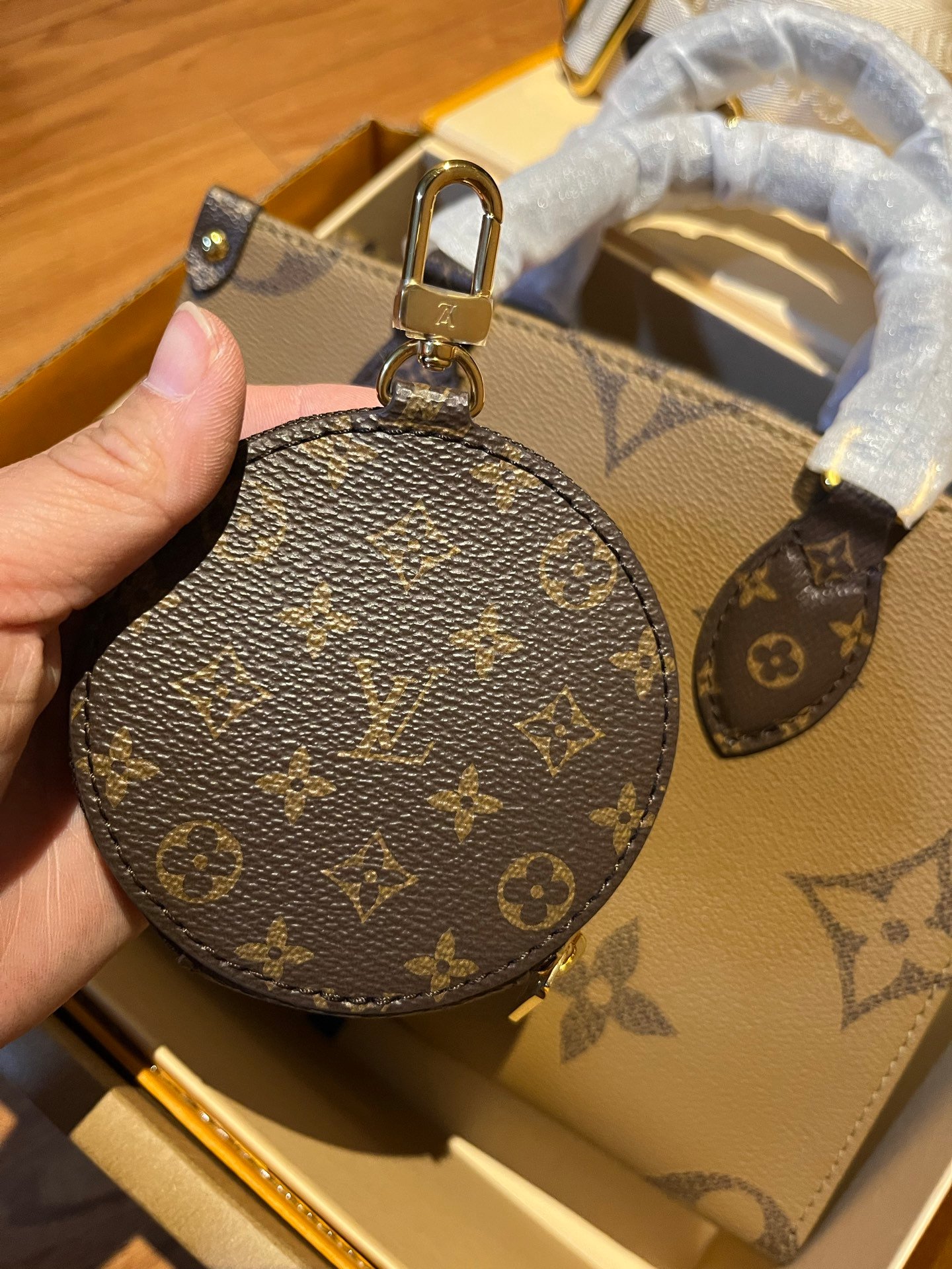 M46373(163C01)老花ONTHEGO小号托特包 25 × 19 × 11.5 公分 (長度 × 高 × 寬) 8 微信图片 20260802160817