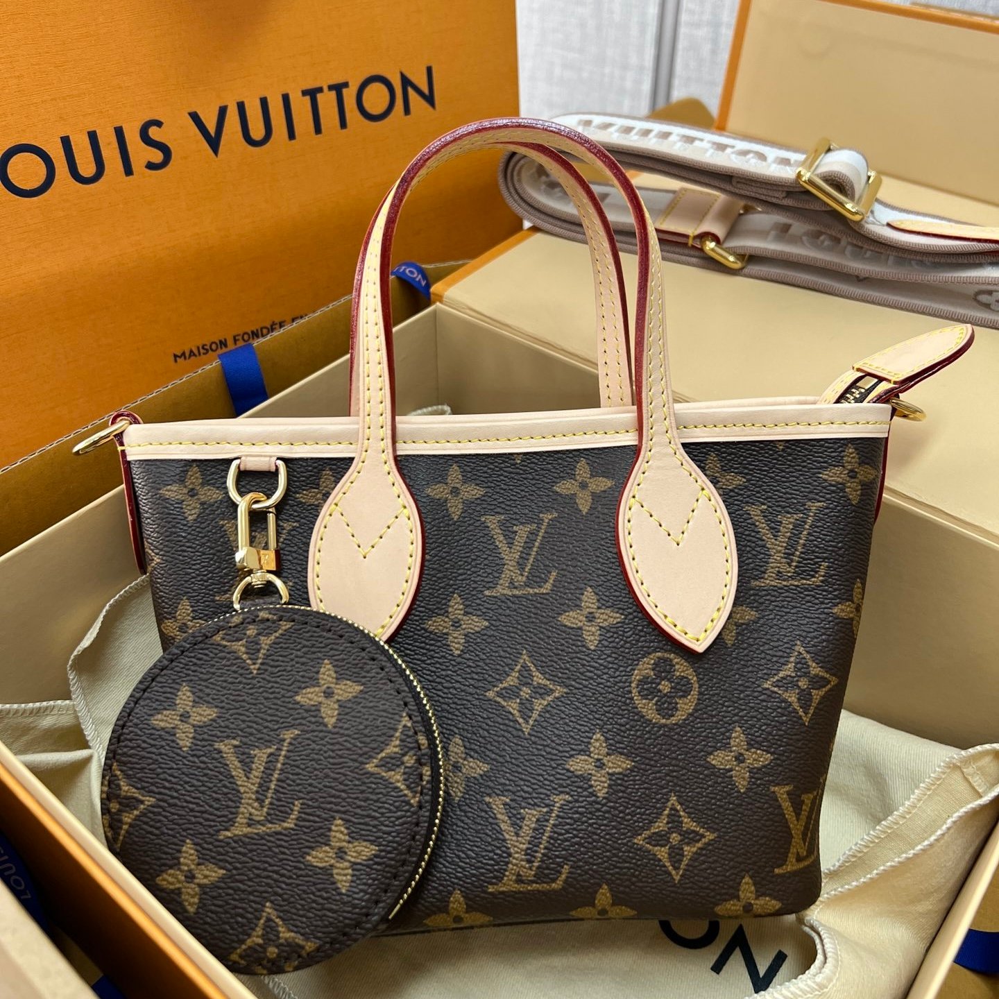 詳情圖 M46705(163C01)老花NEVERFULL BB托特包 24 × 14 × 9 公分 (長度 × 高 × 寬)
