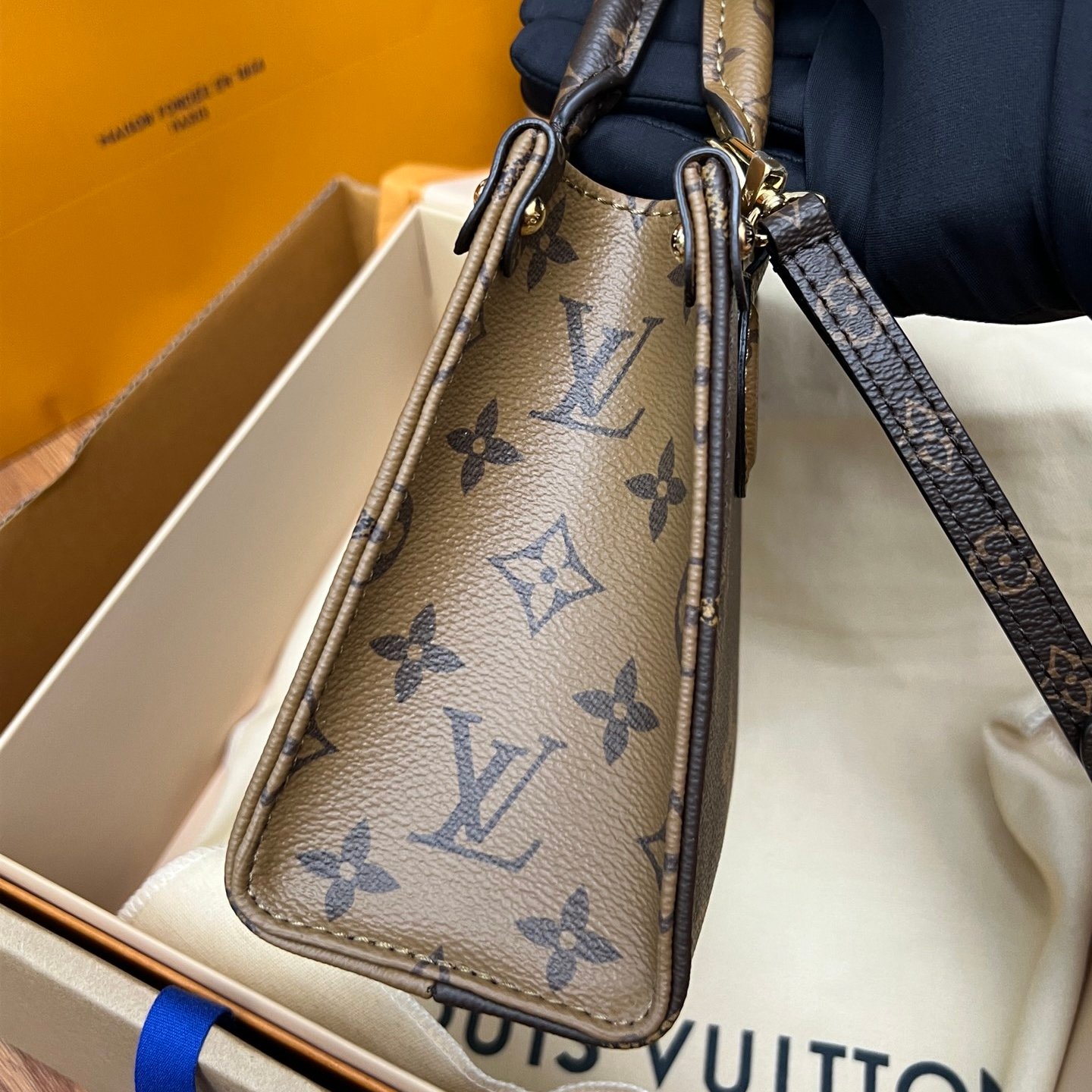 詳LV×ONTHEGOBB老花小號托特包實拍圖純手工定制奢品正品級原單定制開模情圖2 LV×ONTHEGOBB老花小號托特包實拍圖純手工定制奢品正品級原單定制開模