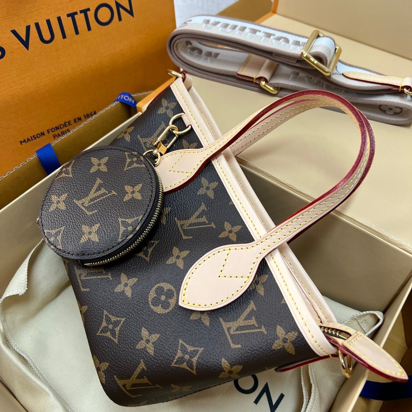 詳情圖2 M46705(163C01)老花NEVERFULL BB托特包 24 × 14 × 9 公分 (長度 × 高 × 寬)