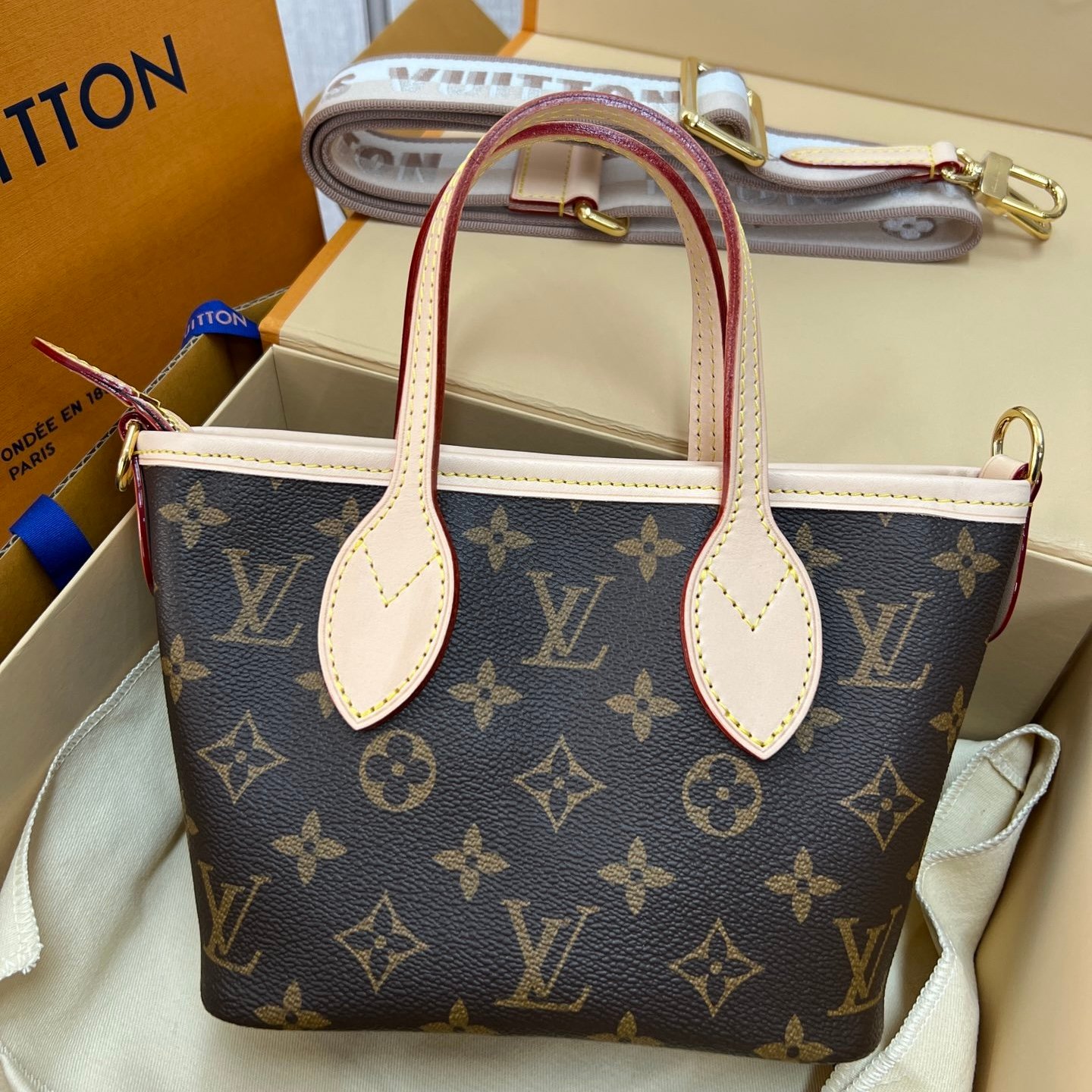 詳情圖4 M46705(163C01)老花NEVERFULL BB托特包 24 × 14 × 9 公分 (長度 × 高 × 寬)