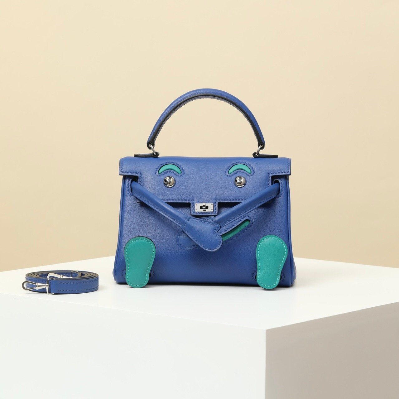 vva奢品正品級原單定制開模愛馬仕KELLY DOLL凱莉笑臉迷你明亮藍色娃娃包首圖 vva奢品正品級原單定制開模愛馬仕KELLY DOLL凱莉笑臉迷你明亮藍色娃娃包