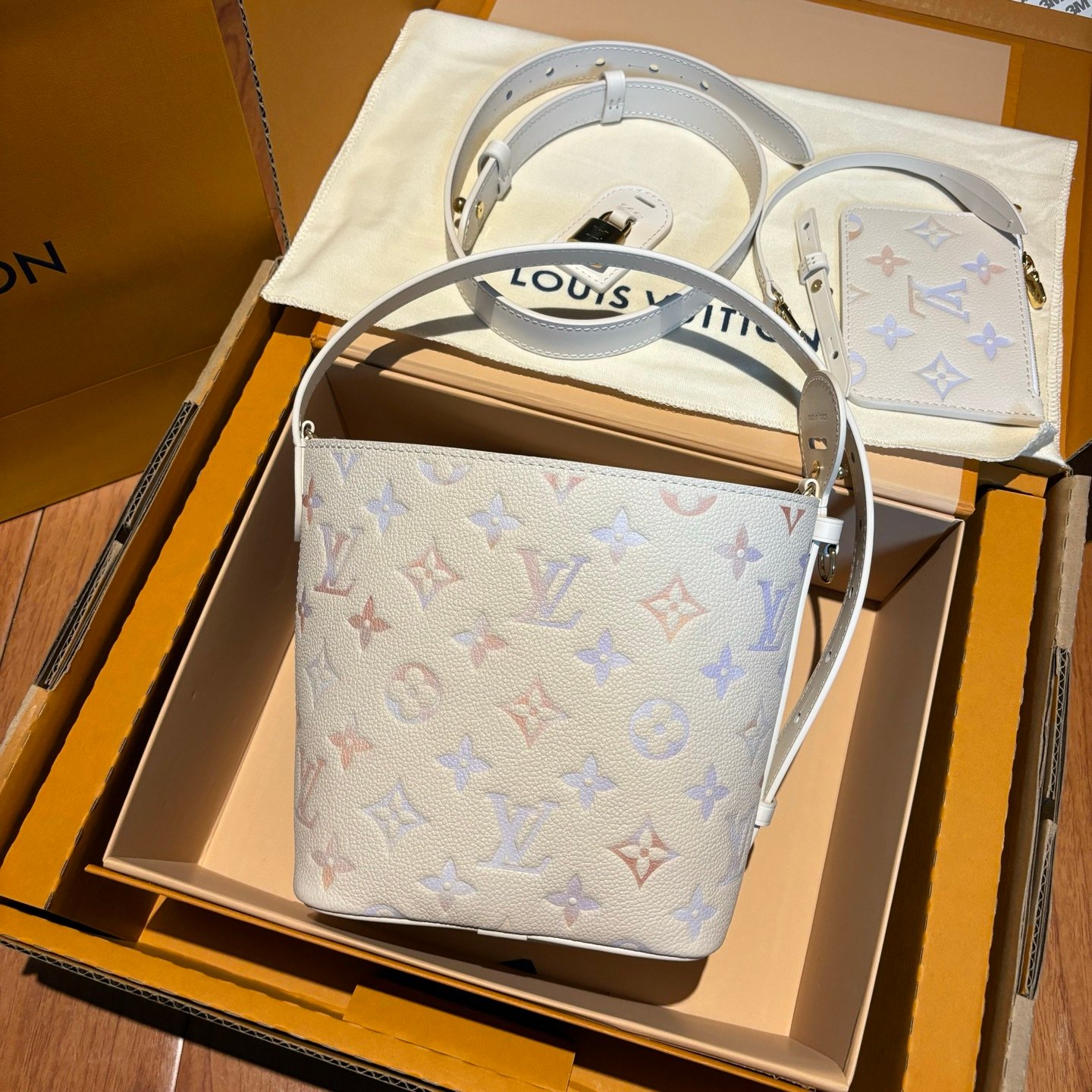 首頁 M25673(163C01)夢幻紫ALL IN BB手袋菜籃子 16 × 18 × 12 厘米(長 × 高 × 寬)