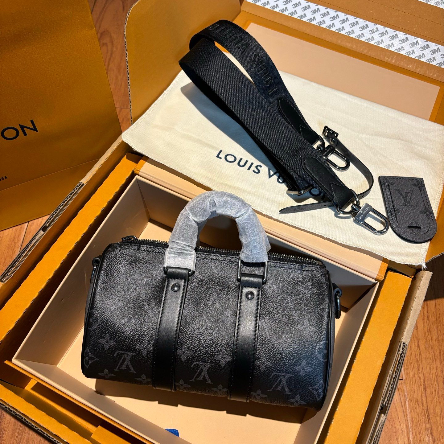 首頁 M46271(163C01)黑色keepall25男士枕頭包